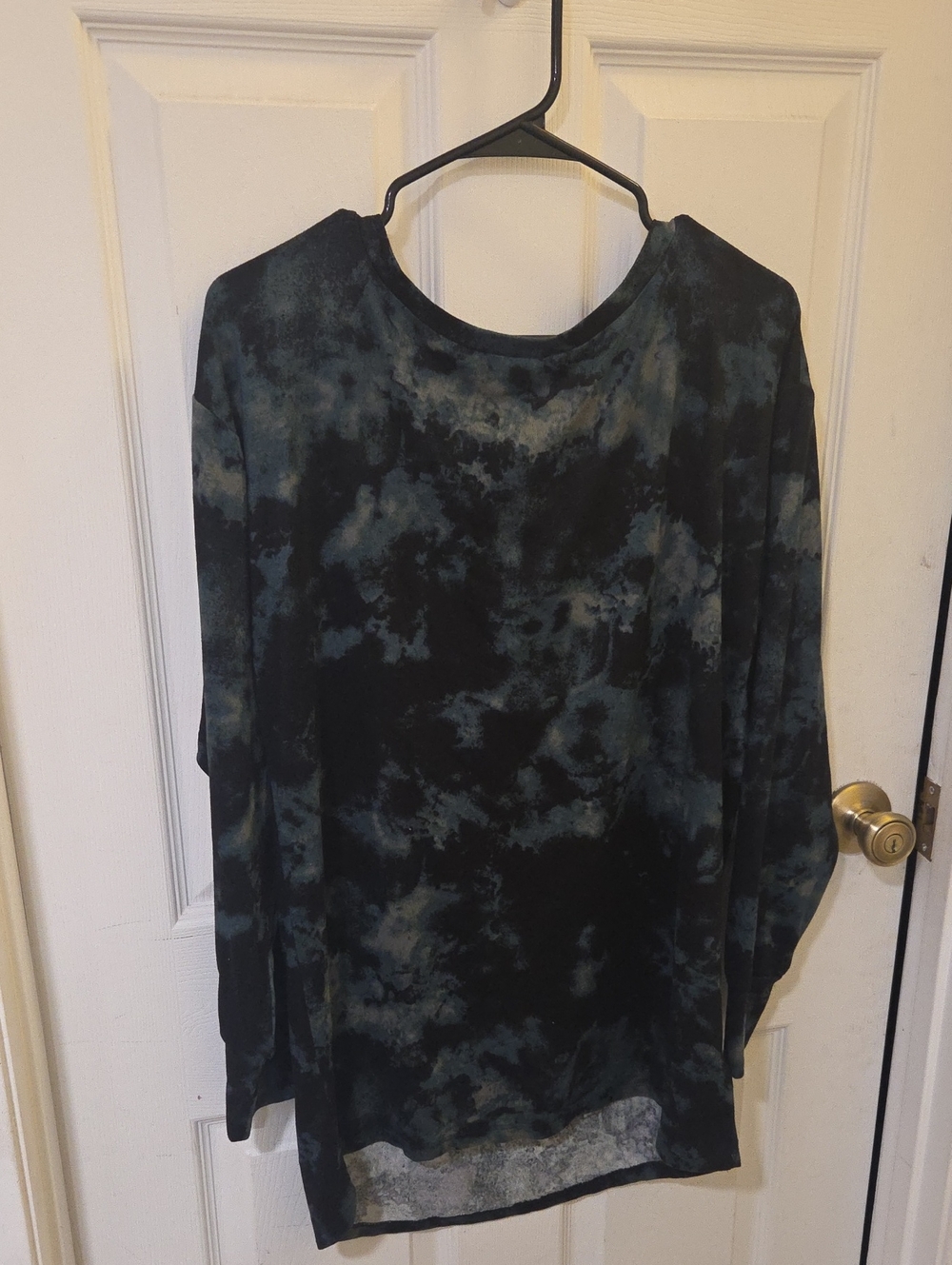 LuLaRoe Long Sleeve Tee in Black and Green Tie-Dye